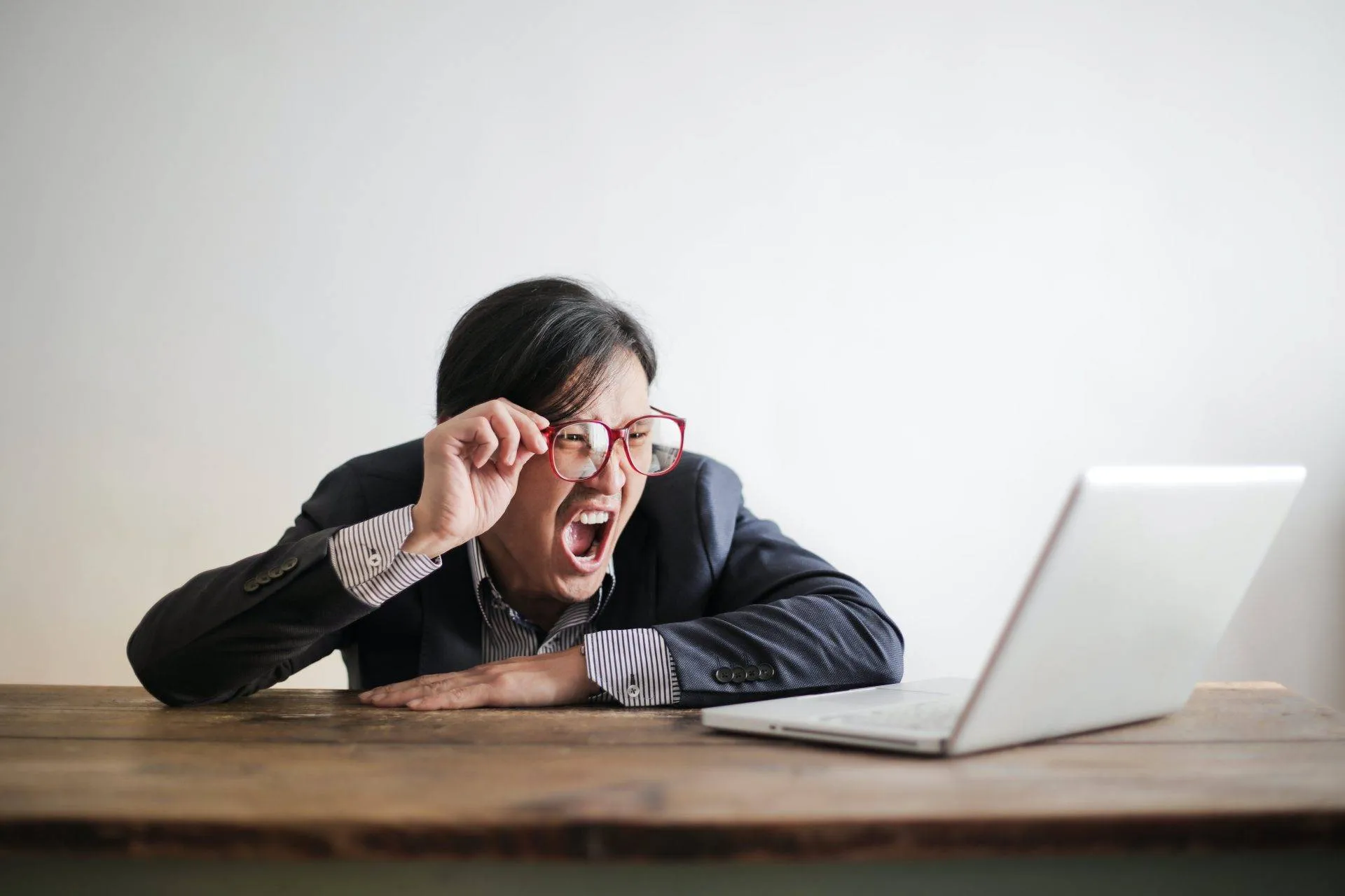 Não caiu? Saiba o que fazer se a empresa não pagar o 13º salário na data