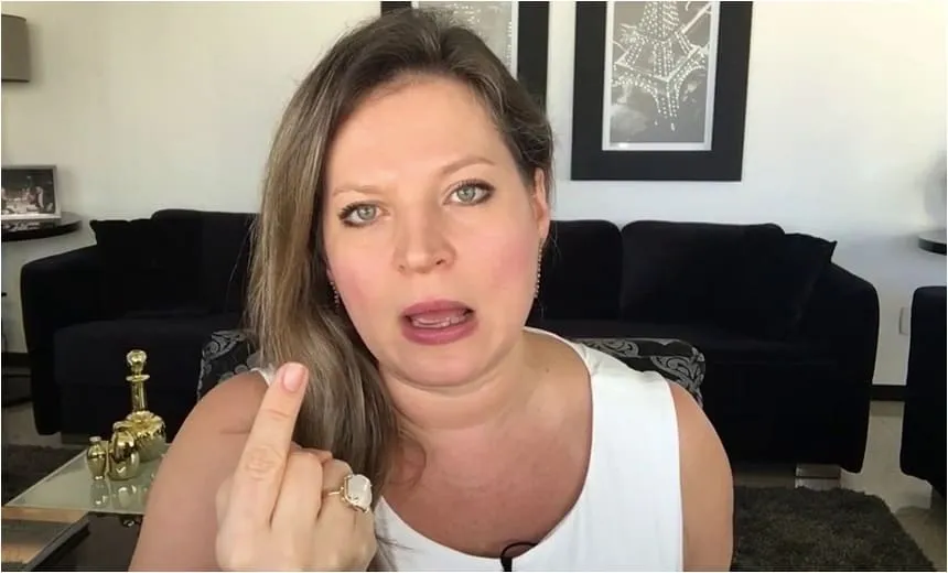Deputada “muda” de ideia sobre ditadura, apaga posts antigos e diz: “o choro é livre”