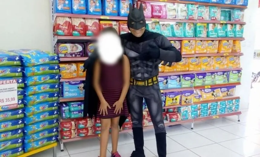  ?Batman? animador de festas infantis é condenado após estuprar menina de 13 anos