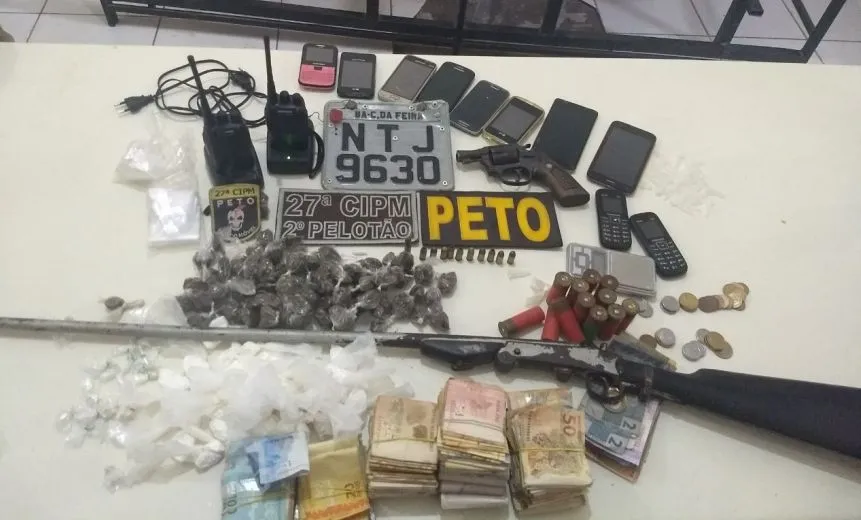 Policia apreende armas, drogas, munições e dinheiro oriundos do tráfico na cidade de Cachoeira