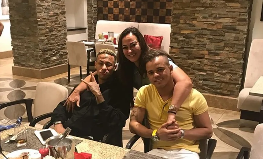 Em dia de folga, Neymar surge com ‘novo visual’ e volta a chamar atenção no Twitter