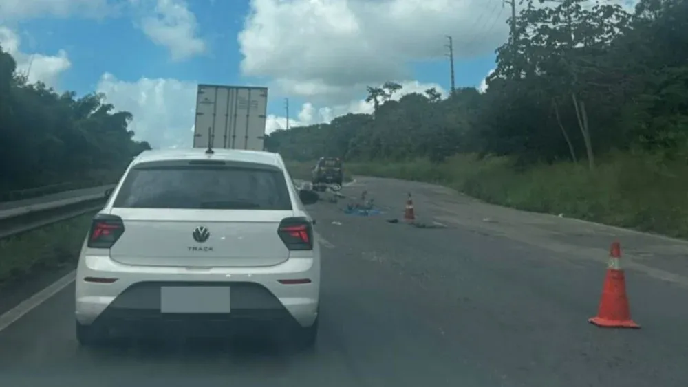 Acidente Na BR-324 Em Am&eacute;lia Rodrigues| Foto: Reprodu&ccedil;&atilde;o Acorda Cidade