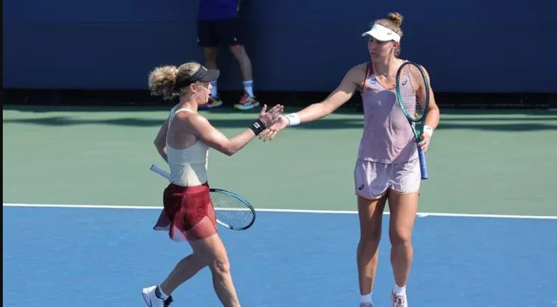 Bia Haddad e sua parceira na chave de duplas, Laura Siegemund. Foto: Divulgação