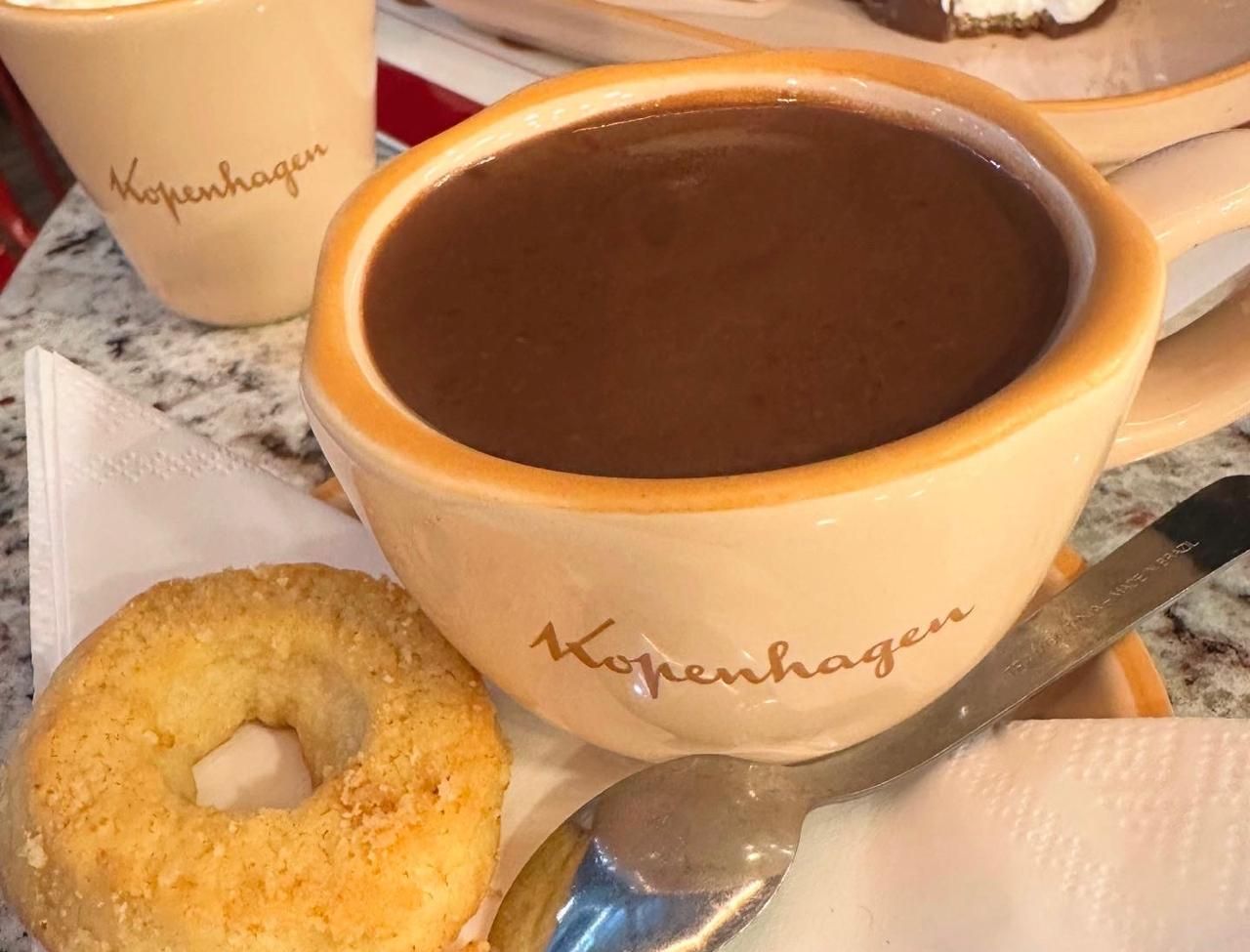 Em Salvador, a Kopenhagen do Shopping Cidade, primeira unidade da marca com modelo de cafeteria de rua na capital baiana, é exemplo. | Foto: Divulgação