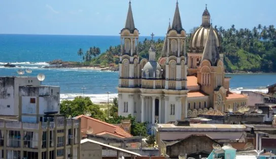 Turista morre após desequilibrar e cair do alto de 3° andar de hotel em Ilhéus