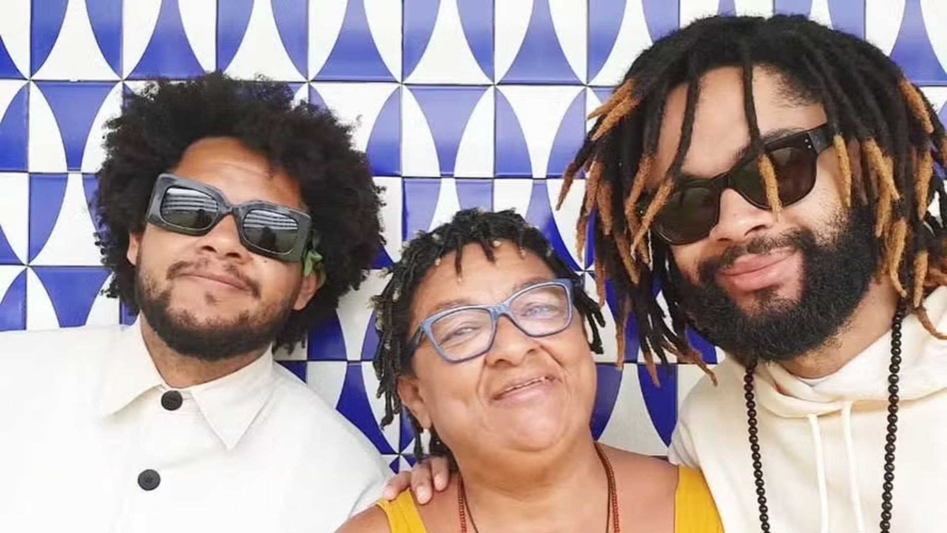 Emicida, Dona Jacira e Fióti | Foto: redes sociais