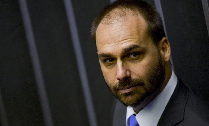 MPF entra com ação para impedir indicação de Eduardo Bolsonaro a embaixada