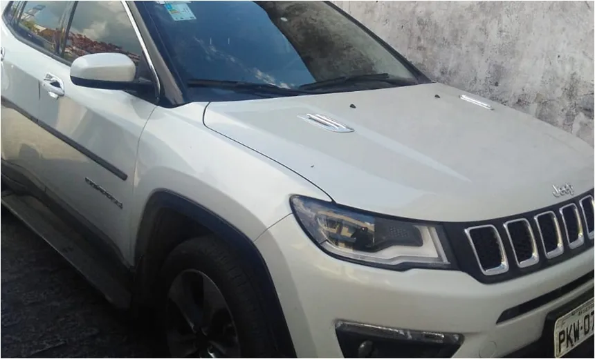Homem é preso após dirigir na contramão no subúrbio; arma foi apreendida