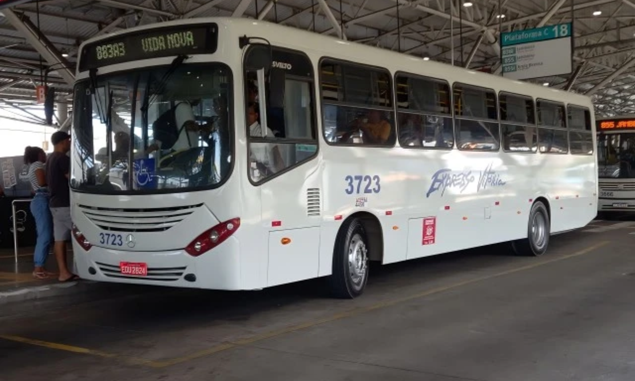 &Ocirc;nibus deixam de circular em Lauro de Freitas ap&oacute;s ataque com PMs baleados.Foto: Reprodu&ccedil;&atilde;o