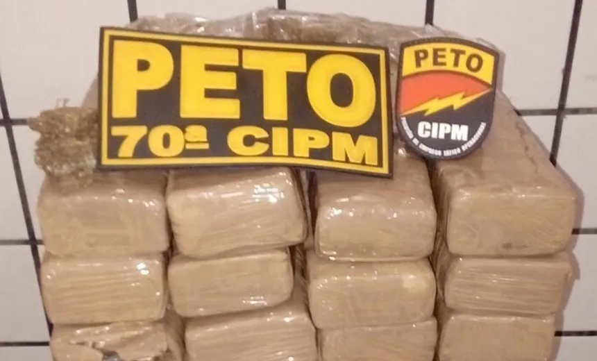 ILHÉUS: PM prende dupla com 50 quilos de maconha, celulares e dinheiro