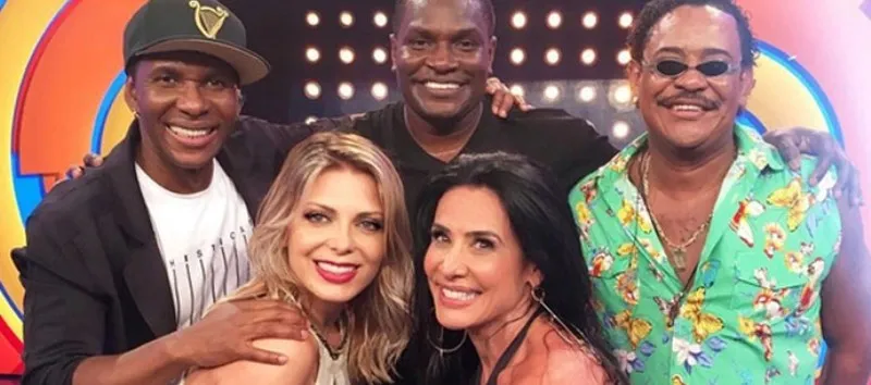 ‘SALTIBUM’: Reencontro do É o Tchan e decote de Scheila Carvalho bombam na web