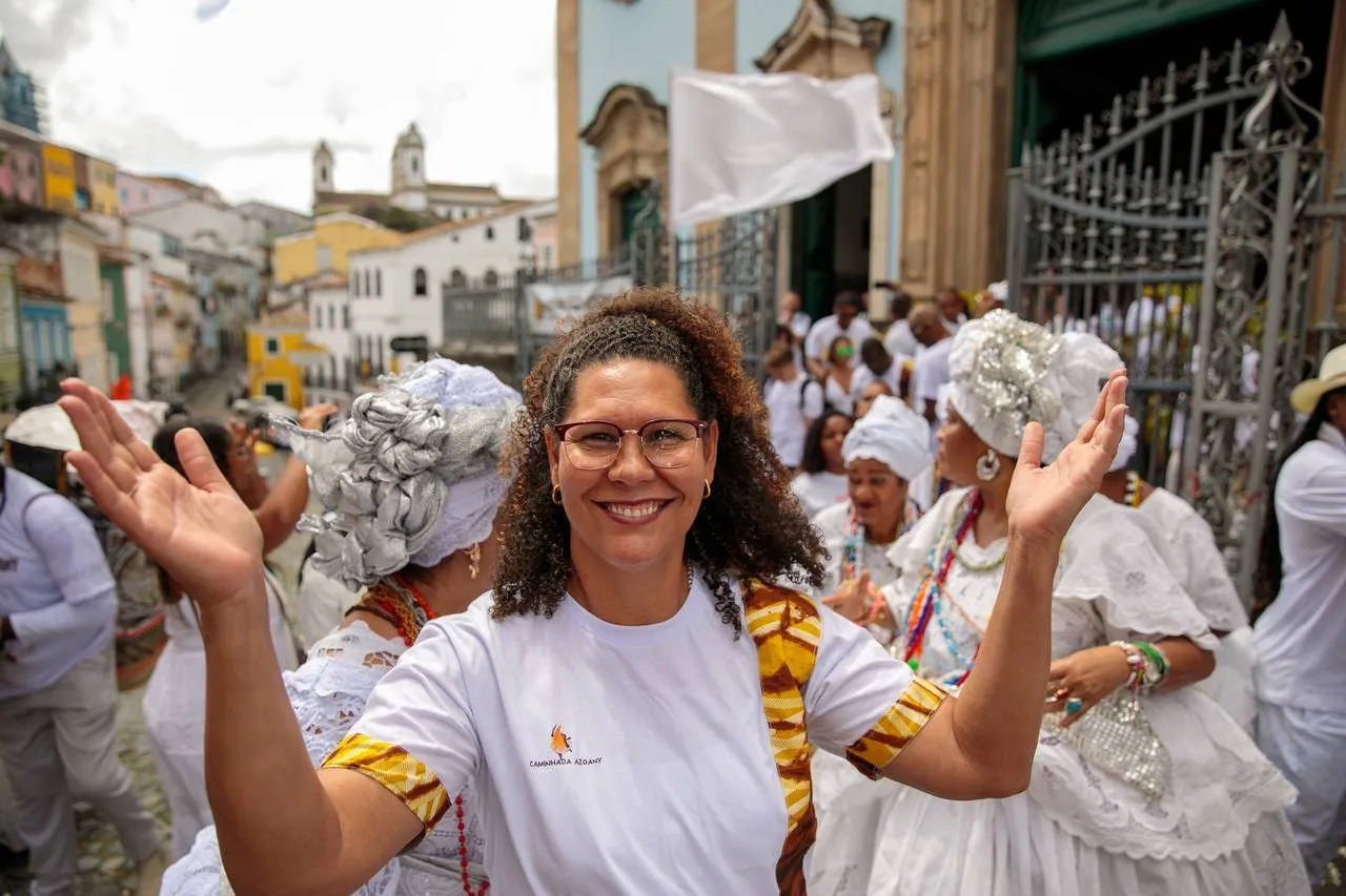 Vice de Geraldo Jr. fala em ‘tentativa de interpretação política equivocada’ após participar de missa com Kleber Rosa
