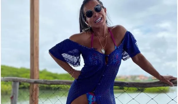 Criticada nas redes sociais, Gretchen esbanja autoestima: "Sou boa de cama e dona do meu cartão de crédito"; veja vídeo