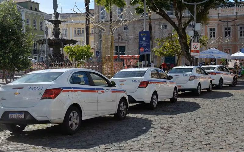 T&aacute;xi regularizado garante mais seguran&ccedil;a para passageiros e motoristas, j&aacute; que a vistoria verifica itens essenciais como freios, pneus, ilumina&ccedil;&atilde;o e condi&ccedil;&otilde;es gerais do ve&iacute;culo/Foto: Ot&aacute;vio Santos/Secom PMS&nbsp;