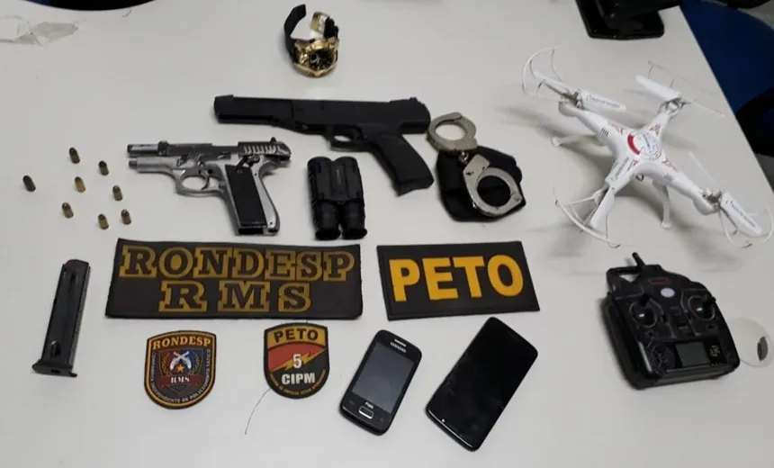 Operação da PM localiza drone usado por traficantes em Itaparica; um foi preso