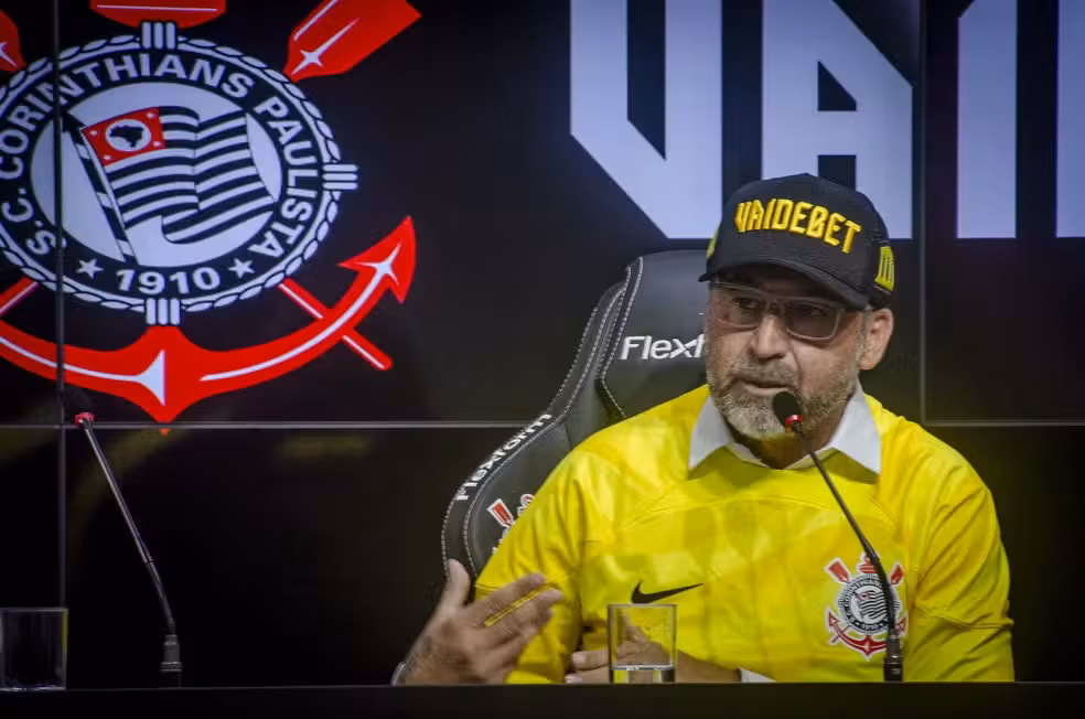Augusto Melo Na Apresentação Da Vaide Bet No Corinthians