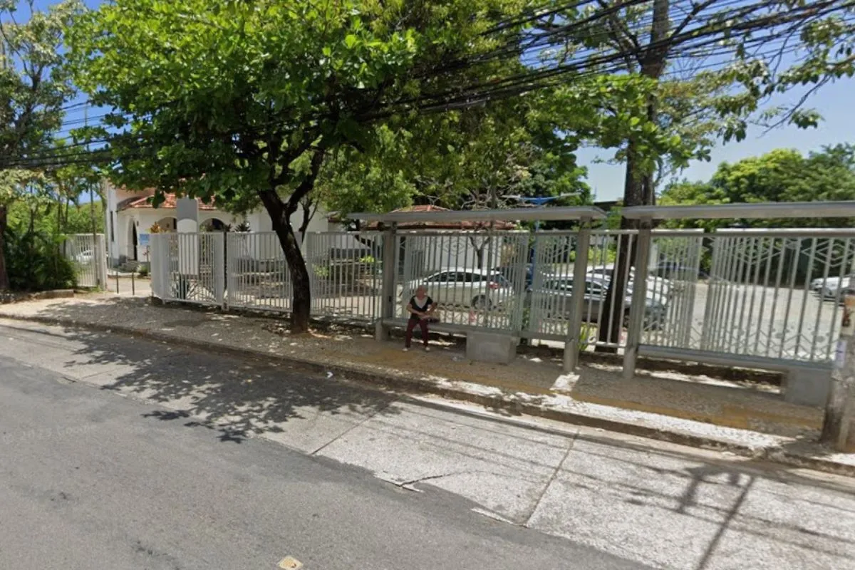Acidente em frente a campus da UFBA causa congestionamento na Federação; veja