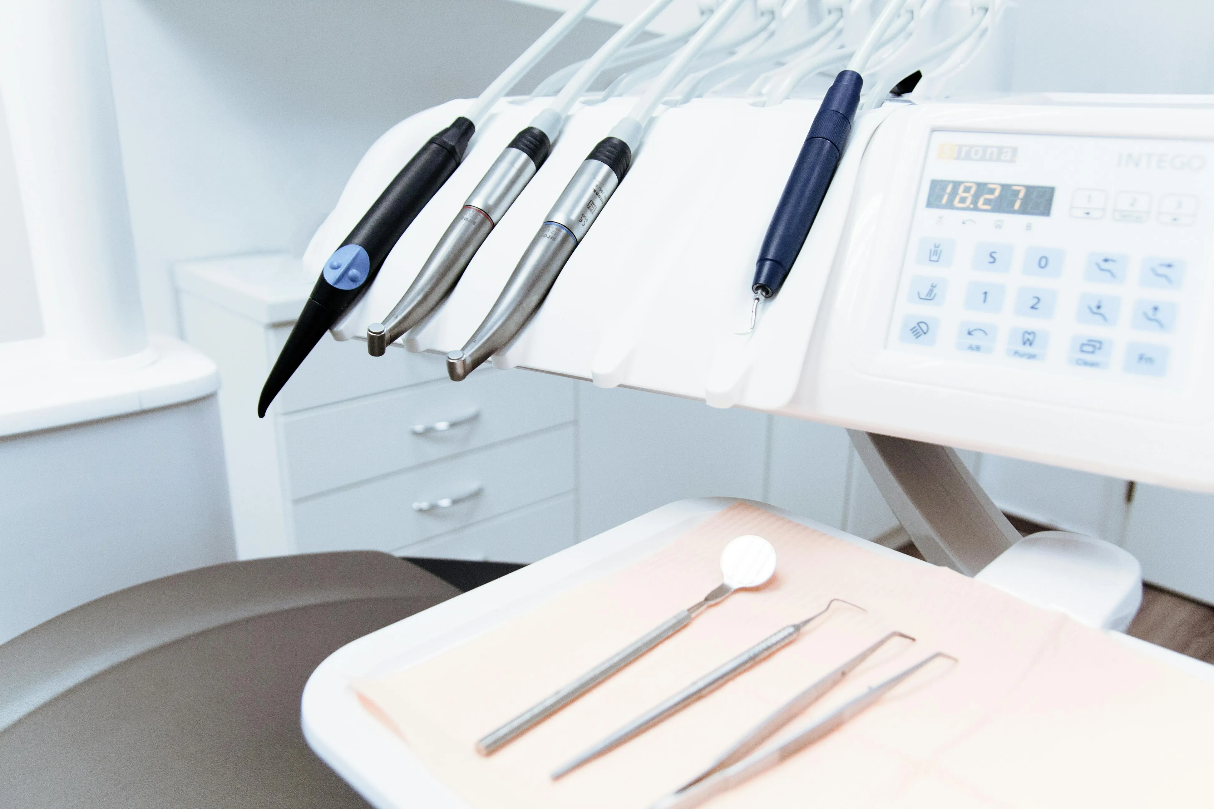 Dentista é indiciada por lesão corporal e exercício ilegal da medicina na Bahia