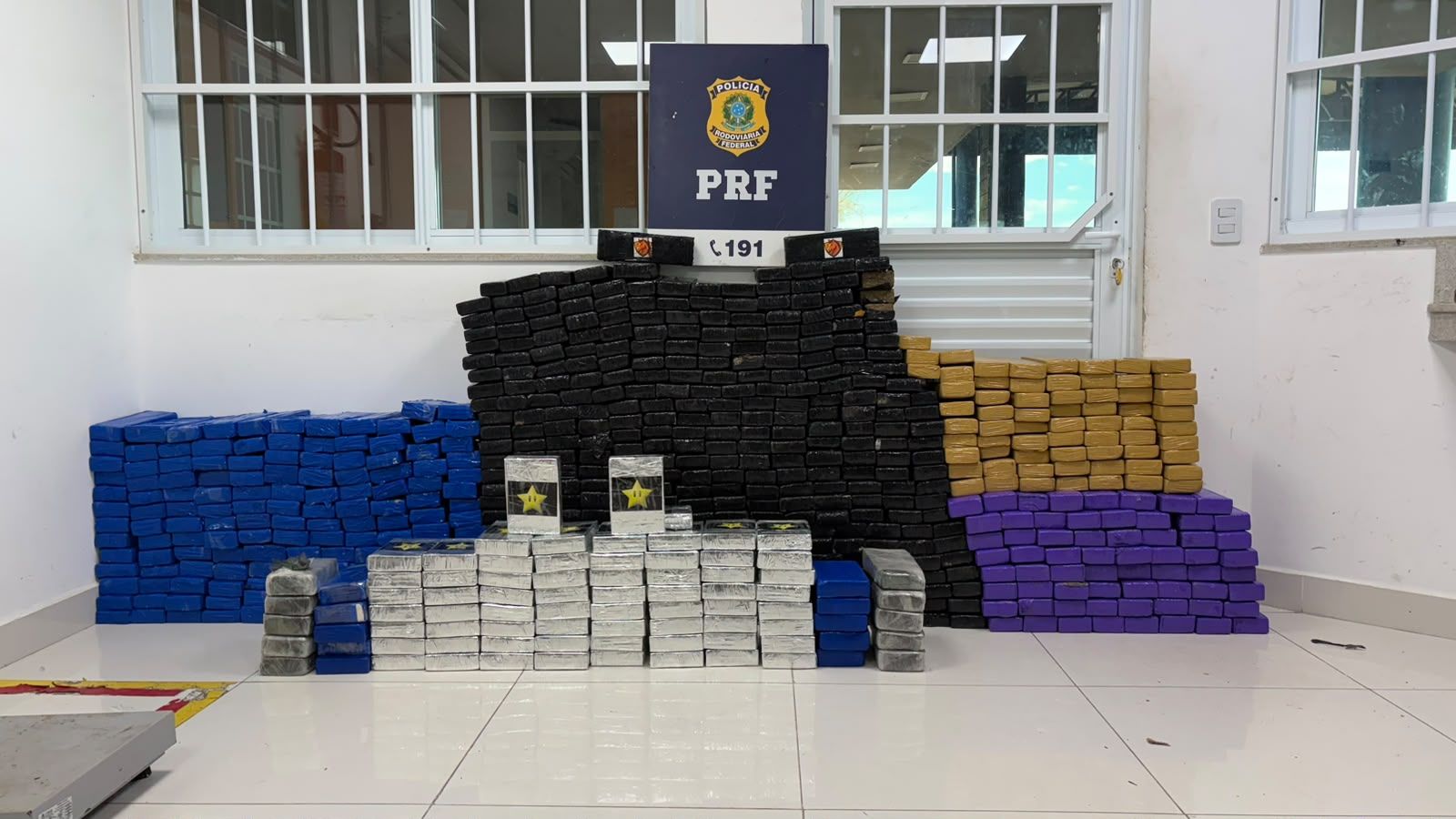 Motorista é preso com mais de 520 kg de drogas na BR-116, em Vitória da Conquista