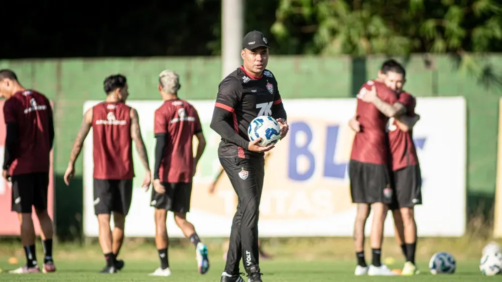 Rodrigo Chagas comanda treino do Vit&oacute;ria para estreia no Baian&atilde;o. Foto: Victor Ferreira | ECV Ecv Victor Ferreira