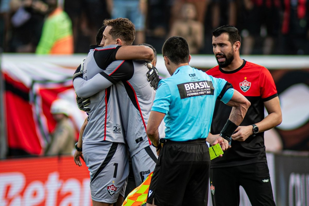 Thiago Couto estreou pelo Vitória contra o Corinthians, após saída de Lucas Arcanjo. Foto: Victor Ferreira/EC Vitória