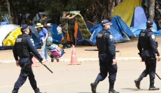 Alexandre de Moraes converte em preventiva 140 prisões por atos terroristas em Brasília