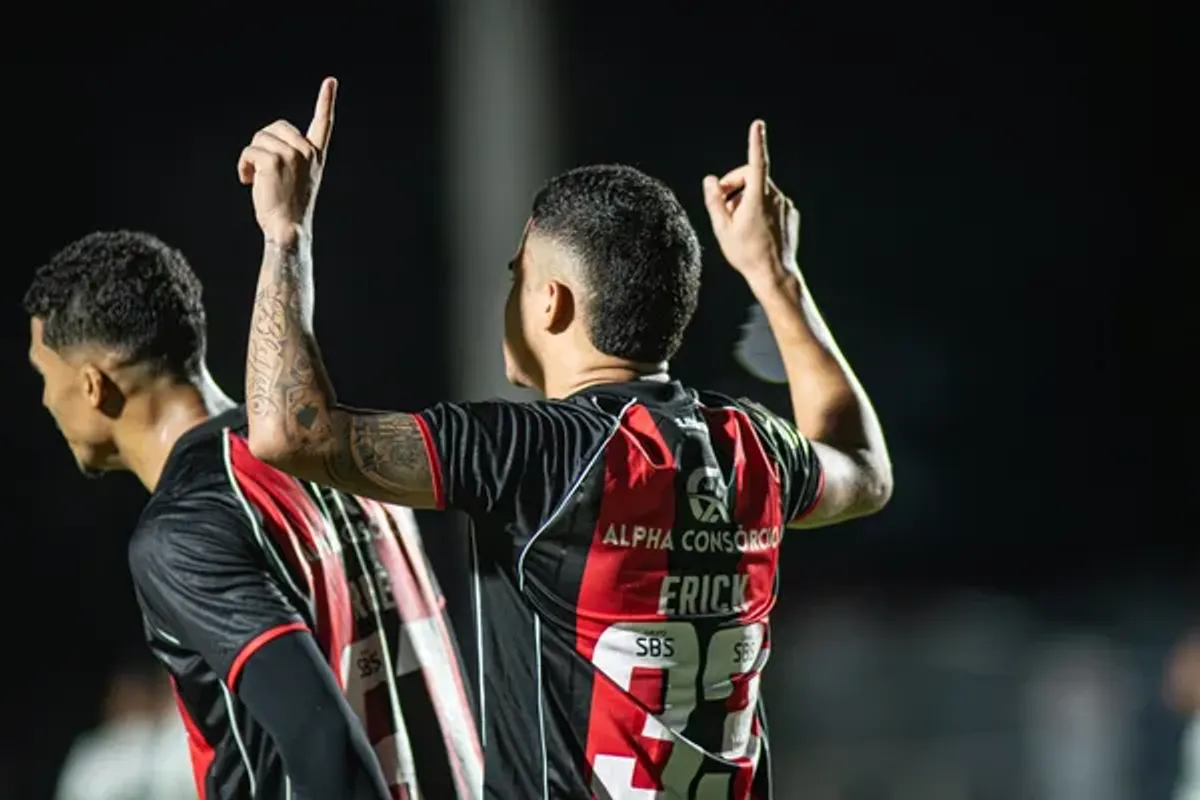 Com Barrad&atilde;o lotado, Vit&oacute;ria vence Flamengo e avan&ccedil;a na Copa do Brasil. Foto: Victor Ferreira/EC Vit&oacute;ria