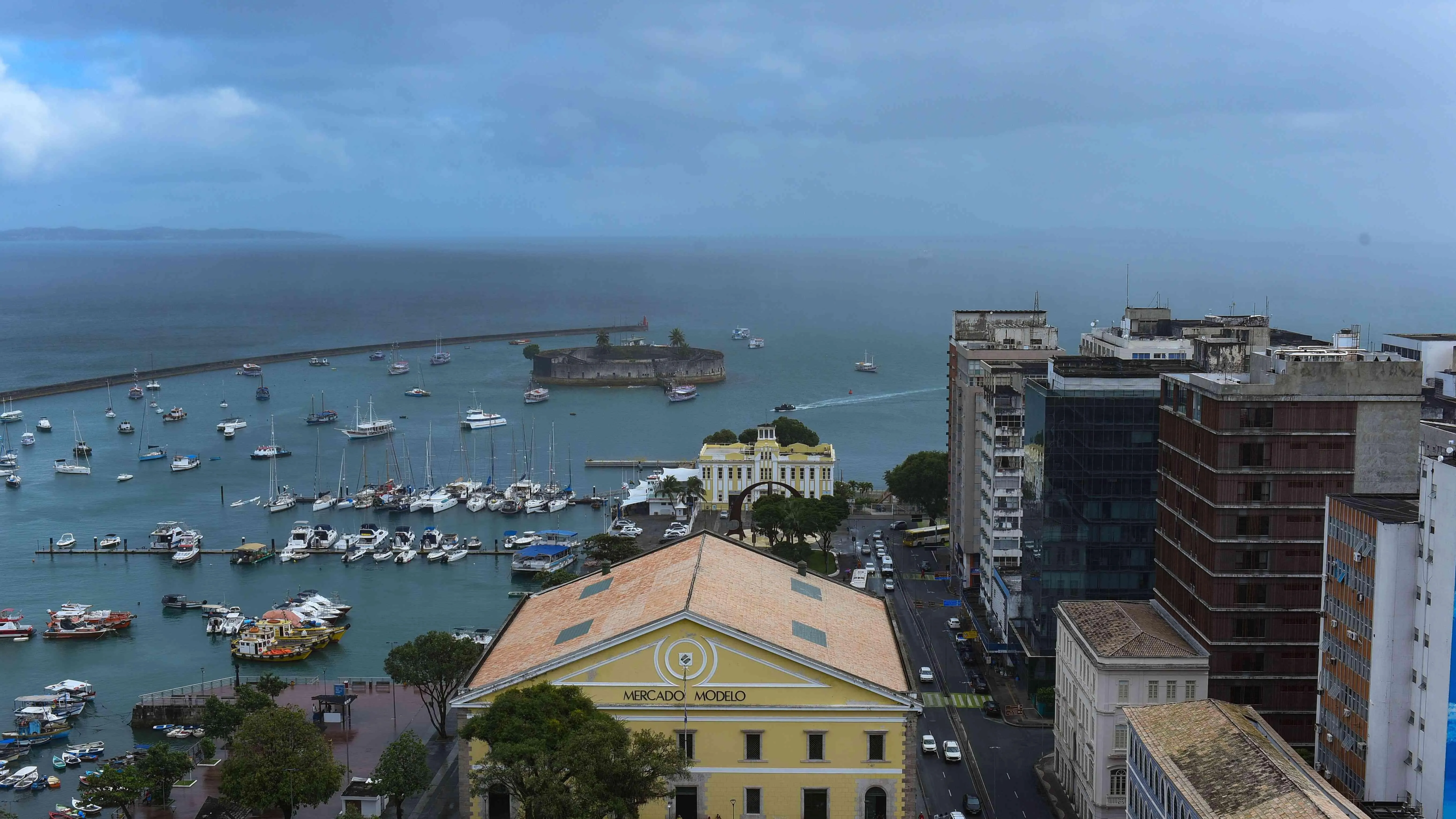 Previsão do tempo em Salvador indica chuva no fim de semana