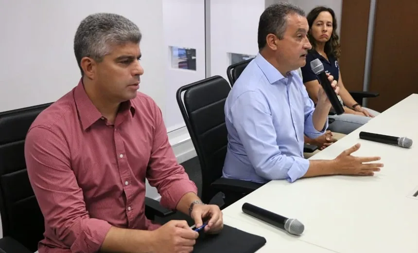 Rui, Maurício Barbosa e outras autoridades ganham medalha de mérito policial